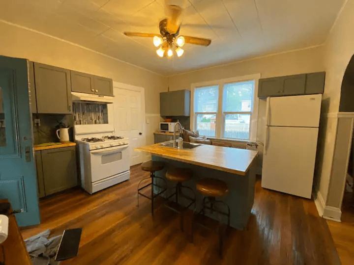 Cozy 3 & 4 Bed Home 2 Blocks To Hospitals & Lambeau Green Bay Buitenkant foto