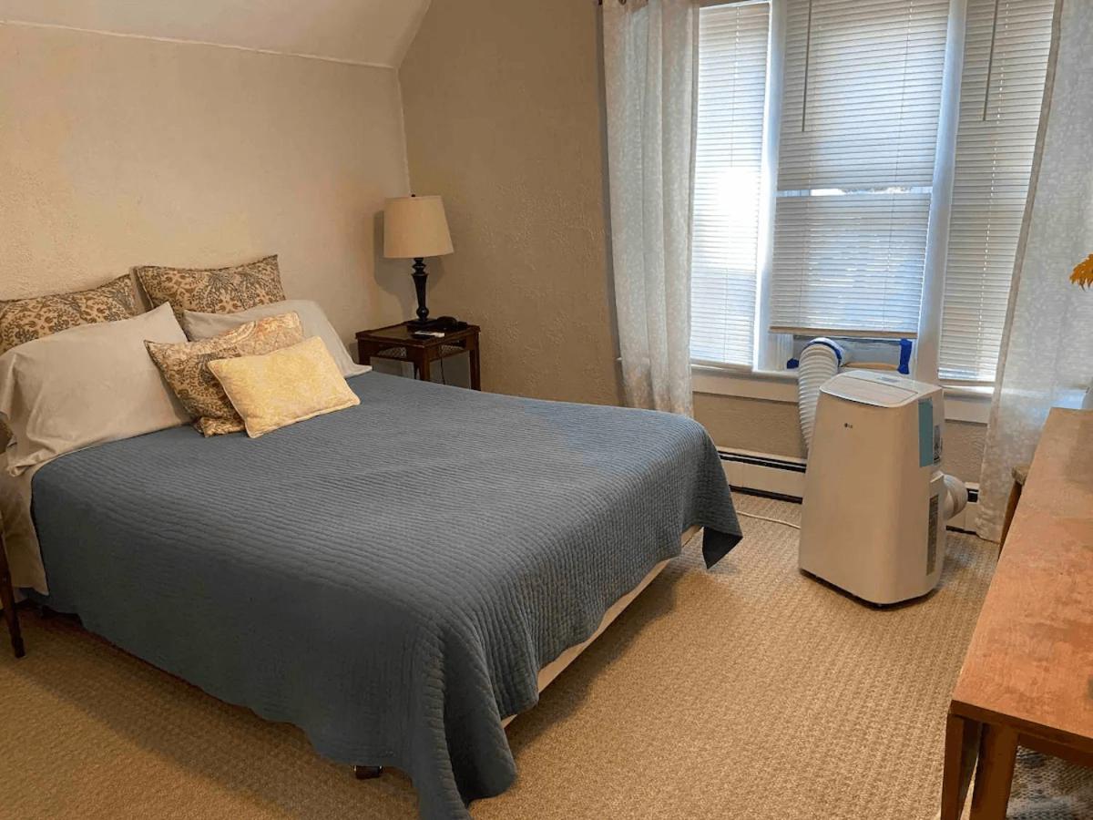 Cozy 3 & 4 Bed Home 2 Blocks To Hospitals & Lambeau Green Bay Buitenkant foto