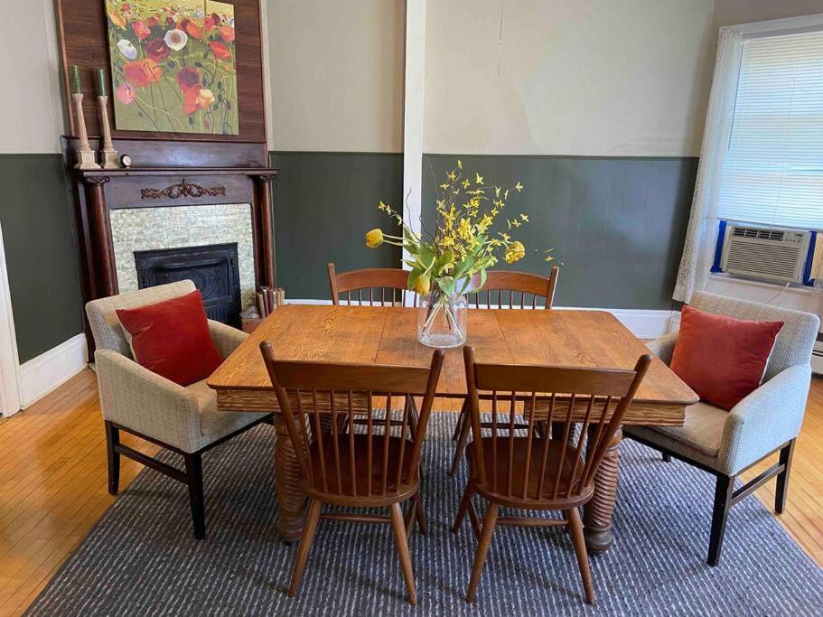 Cozy 3 & 4 Bed Home 2 Blocks To Hospitals & Lambeau Green Bay Buitenkant foto